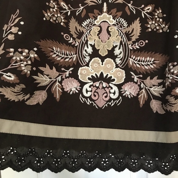 🌷LOFT Embroidered Skirt - Picture 3 of 5